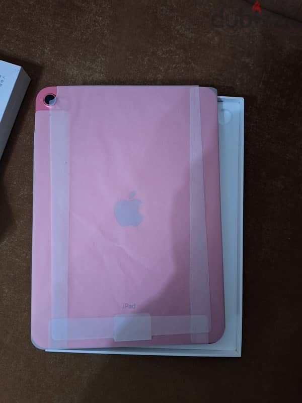 ipad 10th generation wifi 46gb with its case 5