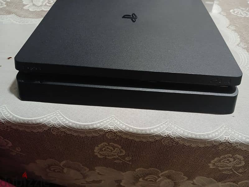 ps4 وارد من امريكا و معاه درعين اورجينال و لعبتين 1