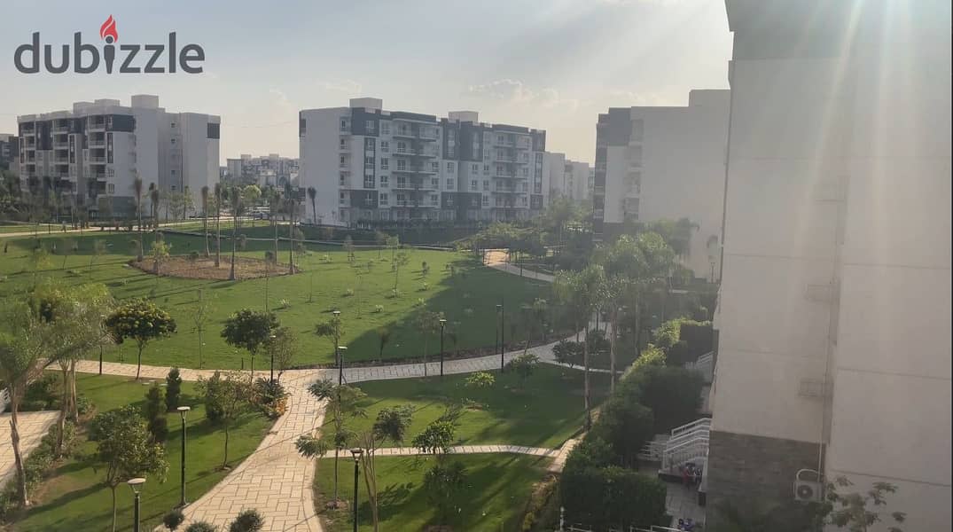 شقة للإيجار بمدينتي في b12 ، اول سكن ، wide garden view ، خطوات من الخدمات ، قريبة من craft zone و East hub و All seasons park. 0