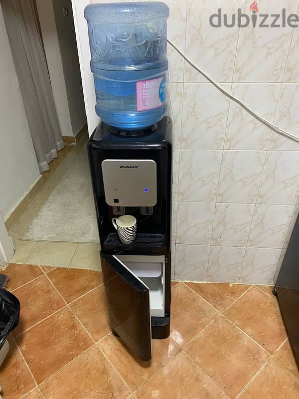 مبرد مياه استعمال ١٠ شهور بحاله الزيروwater dispenser 2