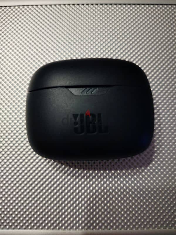 JBL tbeamblk wireless استخدام اسبوع واحد فقط 0