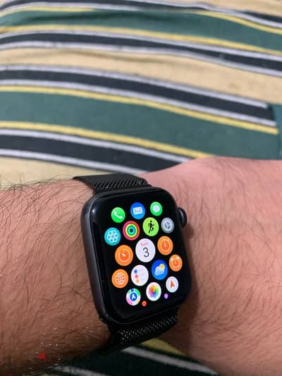 apple watch se 40mm mint conditionابل واتش SE  في حالة ممتازة