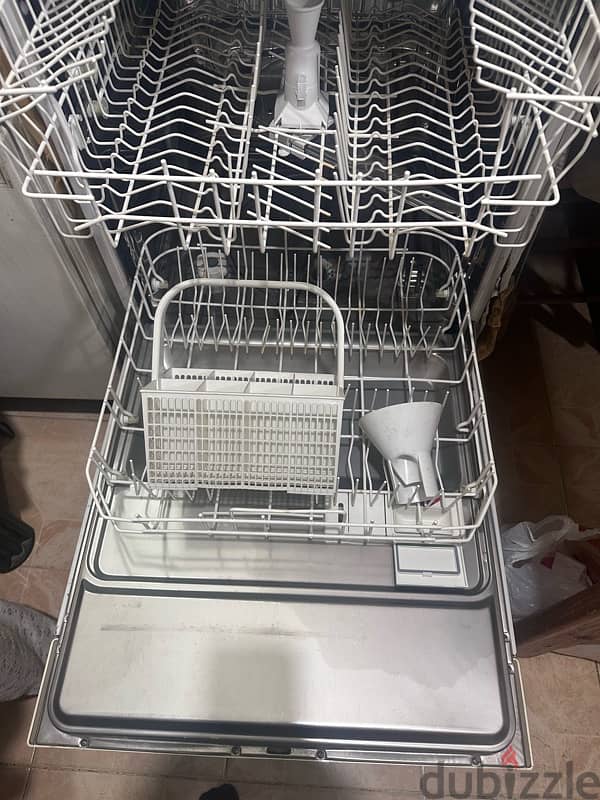 clean excellent dishwasher 0