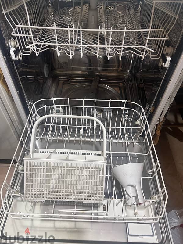 clean excellent dishwasher 1