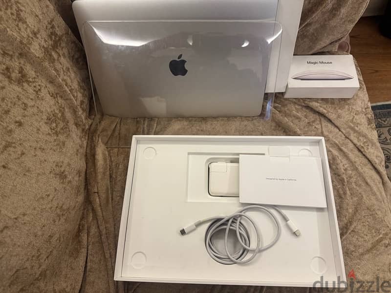 MacBook Air 2020 + Magic Mouse + Arabic Keyboard + Cover 3