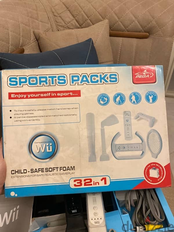 Wii Nintendo with  32 in 1 SPORTS PACKS 4