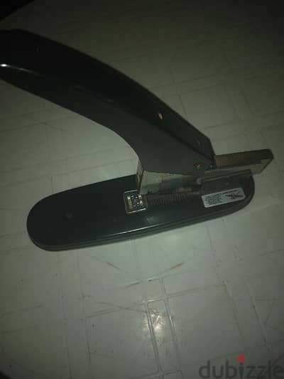 Books stapler