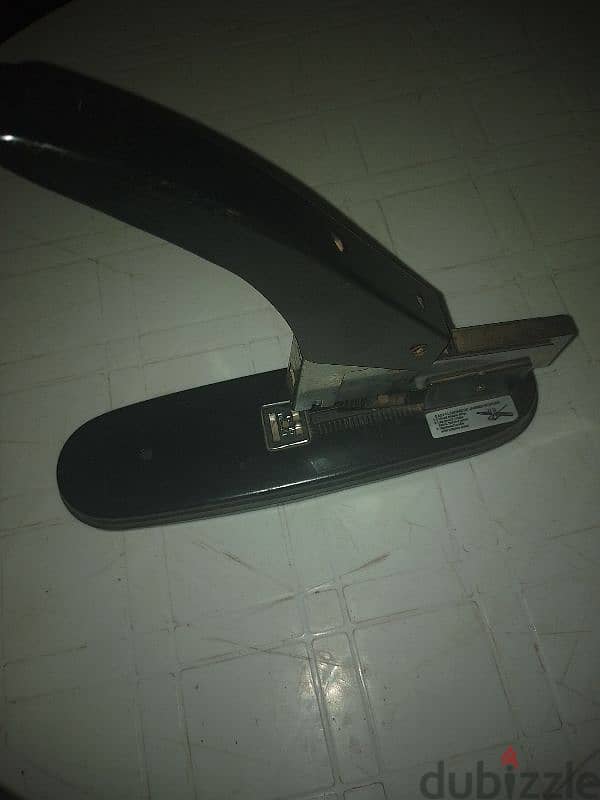 Books stapler 0