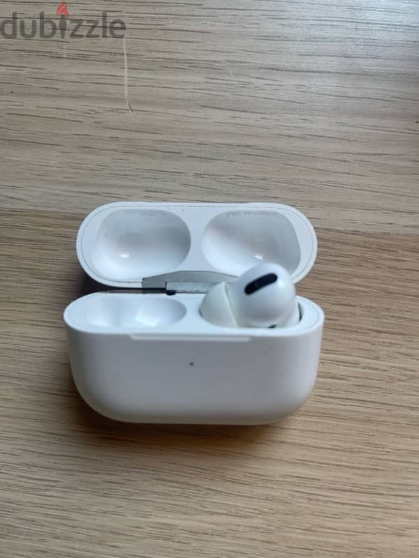 airpods pro missing the left bud 0