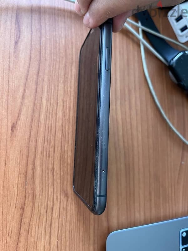 iPhone 11 black in a very good condition 3