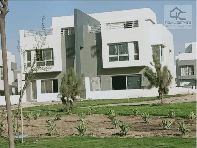 For sale Townhouse 250m view landscape prime location in Hyde Park ready to move 0