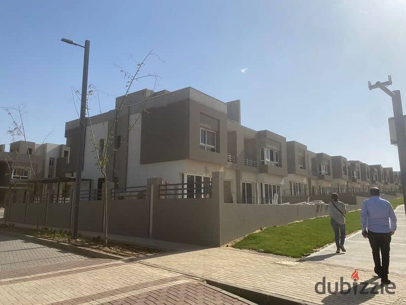 Townhouse corner for sale in Etapa Compound in the heart of Sheikh Zayed, immediate delivery, very distinguished location overlooking the largest land 2