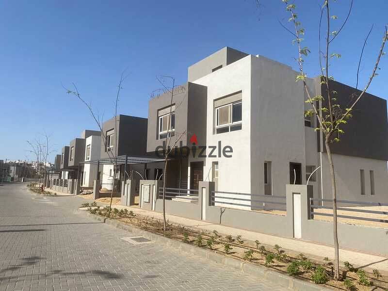 Townhouse corner for sale in Etapa Compound in the heart of Sheikh Zayed, immediate delivery, very distinguished location overlooking the largest land 8