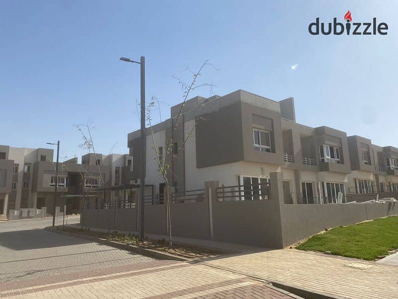 Townhouse corner for sale in Etapa Compound in the heart of Sheikh Zayed, immediate delivery, very distinguished location overlooking the largest land 9