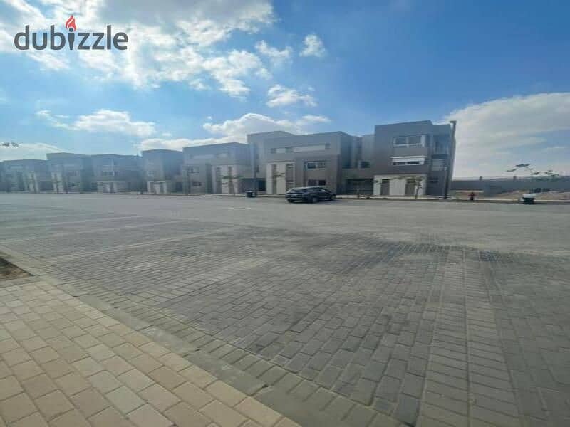 Townhouse corner for sale in Etapa Compound in the heart of Sheikh Zayed, immediate delivery, very distinguished location overlooking the largest land 10