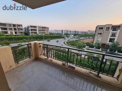 For sale, a 4-room duplex with a private roof on the Suez Road, next to Cairo Airport, in Taj City