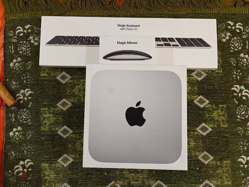 Mac mini m2+magic keyboard and mouse 1