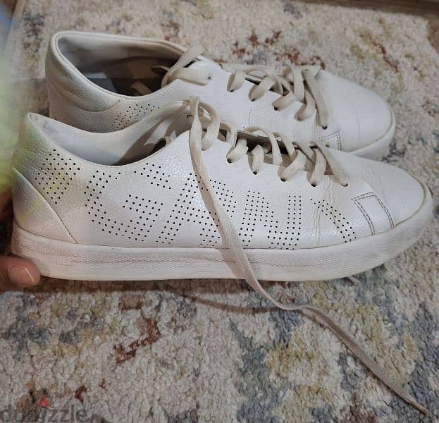 used shoes in excellent condition 3