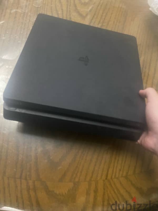 Ps4 slim 1t with 2 original controllers 1