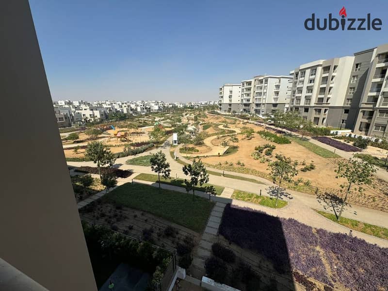 Opportunity at the lowest price for an apartment for sale, Ready to move 199 meters with a landscaped view in Hyde Park, New Cairo. 1