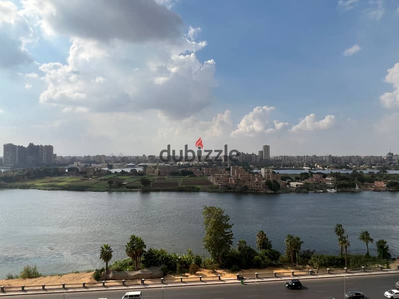 Apartment next to Hilton with a wonderful view, first row directly on the Nile, fully finished with furniture, appliances and air conditioners, and in 2