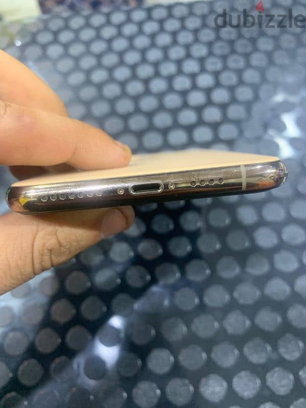 iphone 11 Pro max  gold 256 gb 4