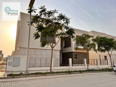 In front of Madinaty, I own a 5-bedroom villa with Madinaty in THE BUTTERFLY in Mostakbal City