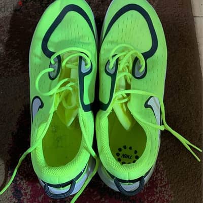 Nike running shoes green استعمال مرتين فقط مقاس 38