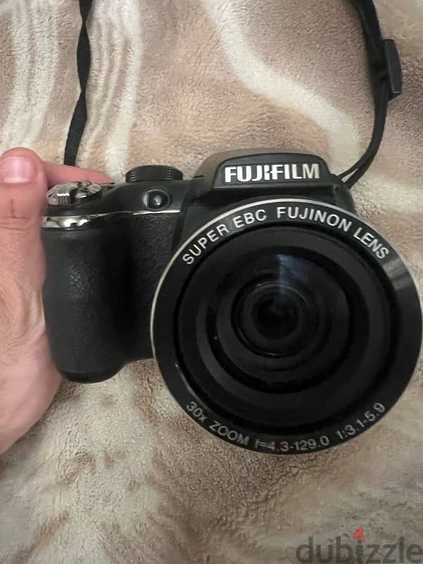 Semi-professional Fujifilm Finepix S 30x Zoom 1