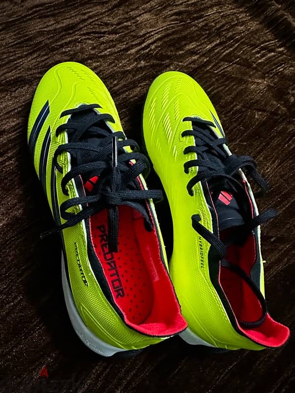 PREDATOR 24 LEAGUE LOW TURF SOCCER SHOES 7