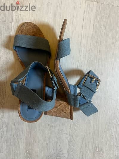 DKNY Sandal