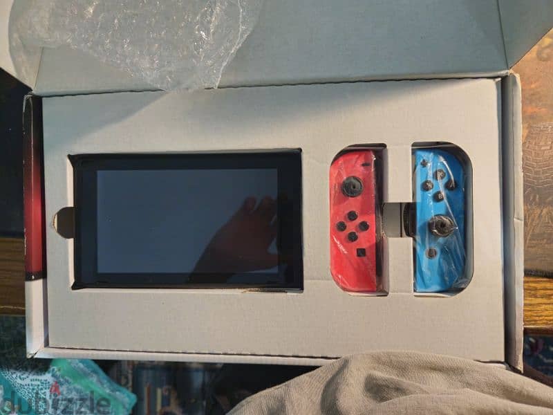 Nintendo Switch V1 (2018) + 2 games 1