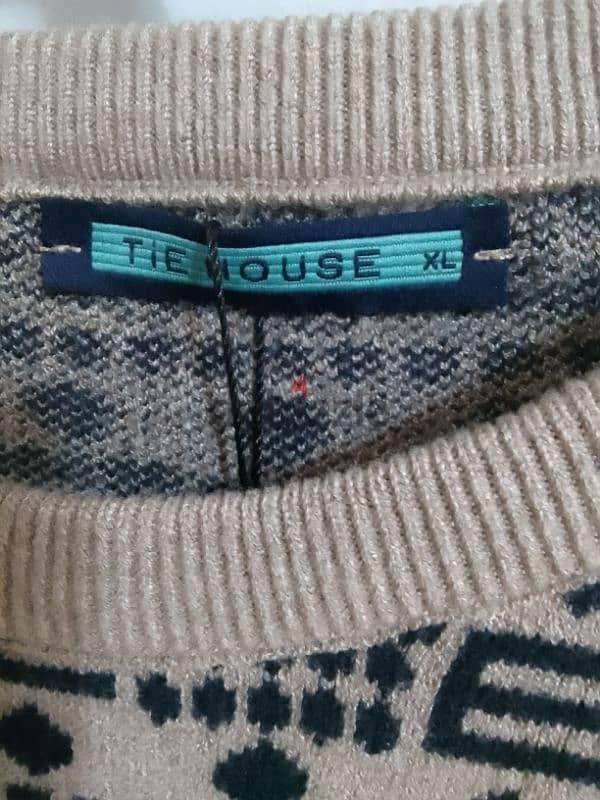 Tie House pullover 1