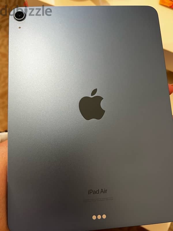 iPad Air (5th Generation) Wi-Fi 9