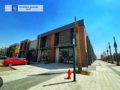 مكتب اداري للبيع في district 5 mall، تسليم بعد عام على المحارة في القاهرة الجديدة.