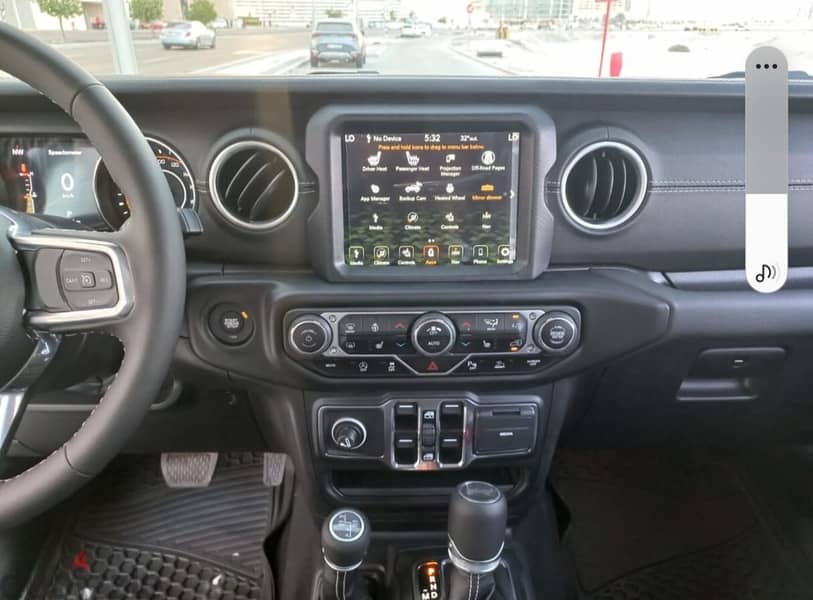 Jeep Wrangler Sahara 2023 14