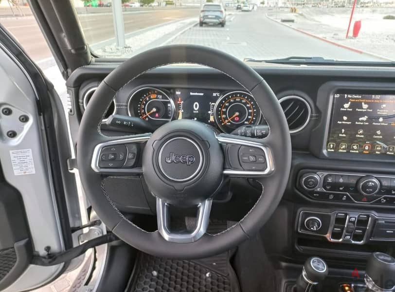 Jeep Wrangler Sahara 2023 16