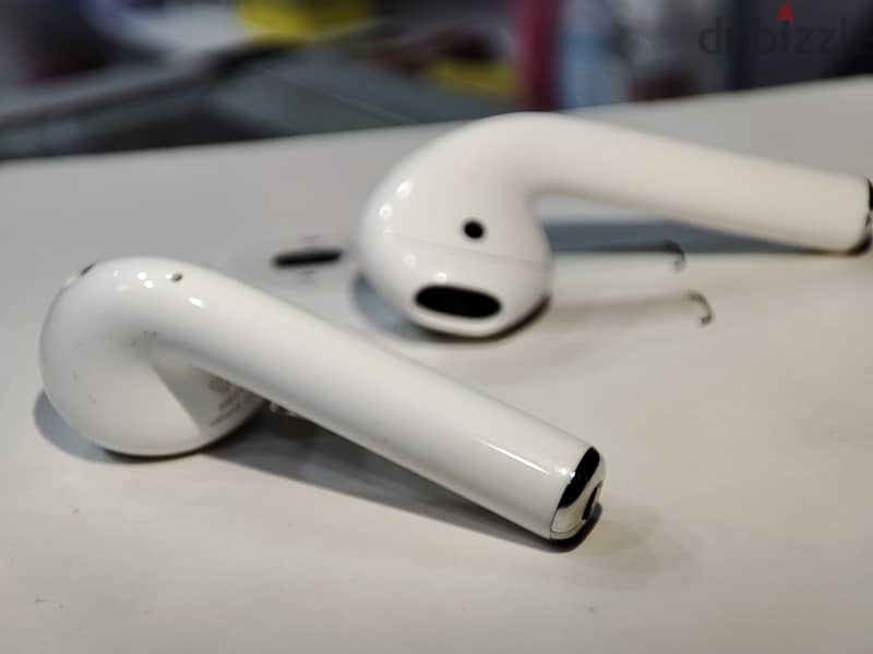 Apple Airpods 2nd Gen With Charging Case White 2