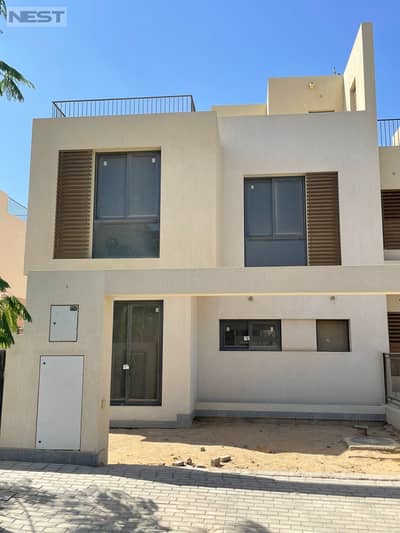 Villa Town house corner in Sodic East elshorouk Ready to move