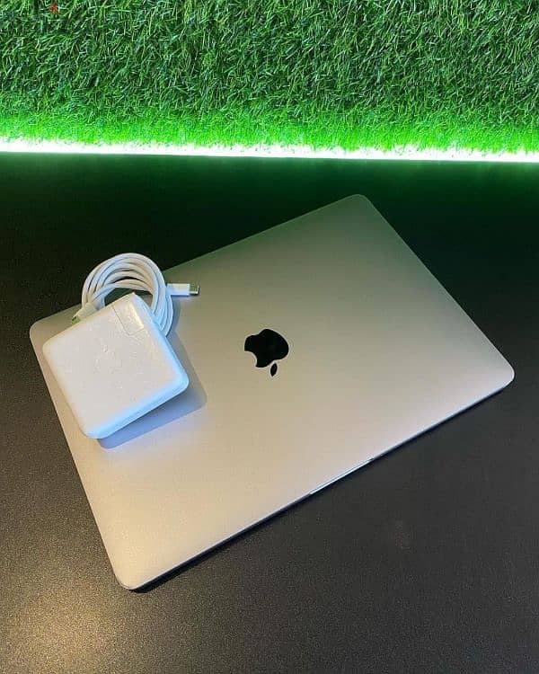 macbook pro 2017 4