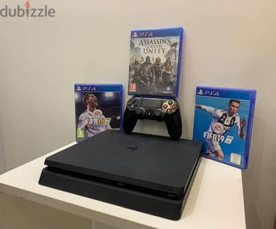 PS4 console & controller for sale بيع جهاز بلايستيشن ٤