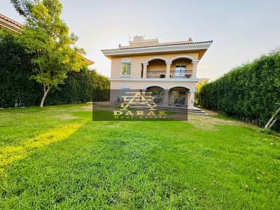 Fully finished independent villa for sale in Madinaty, completely paid, directly north-facing, overlooking the best wide garden view. 