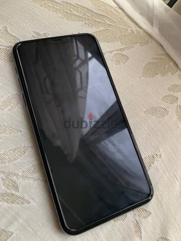 ايفون 11 pro max معاه العلبه 1