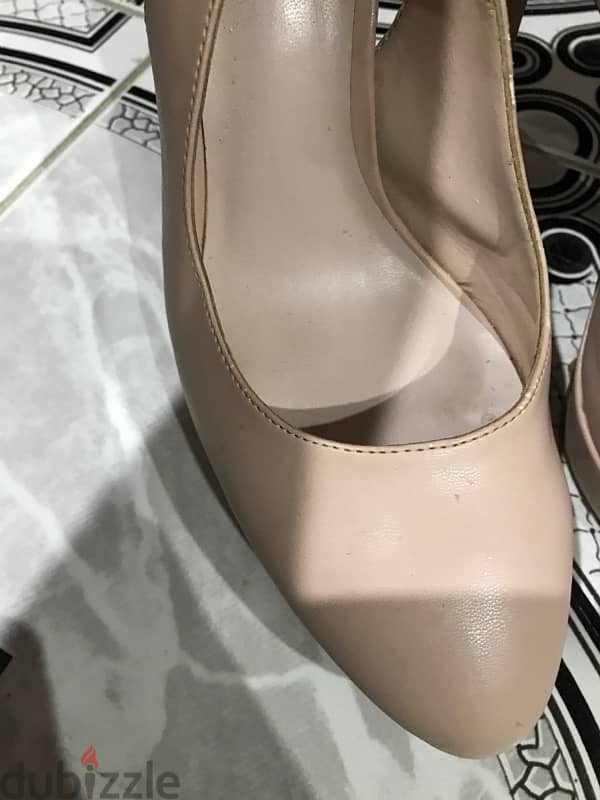 للبيع هيلز CHARLES&KEITH جديد اصلي 1