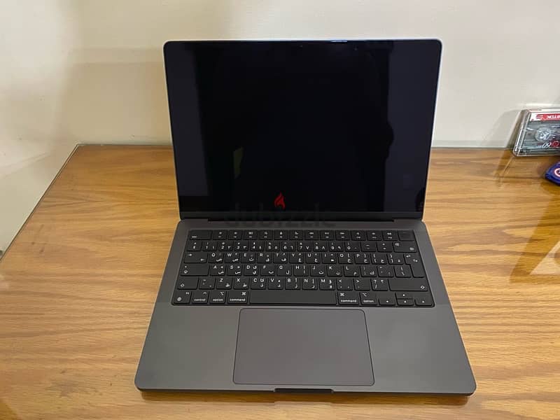 14-inch MacBook Pro - Space Black 3