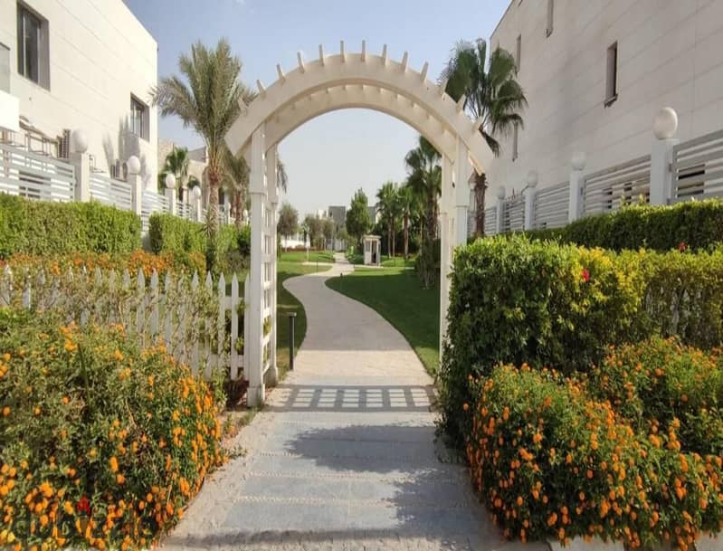 Immediate delivery Twin House, 335m², in Cleopatra Square Compound, Sheikh Zayed, with installment options available. 4