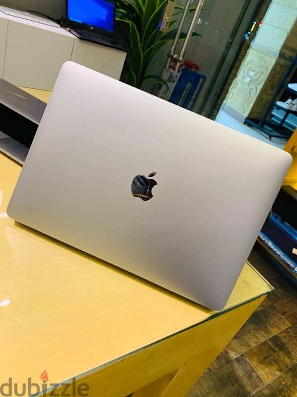 macbook pro 2017 13 inch 1