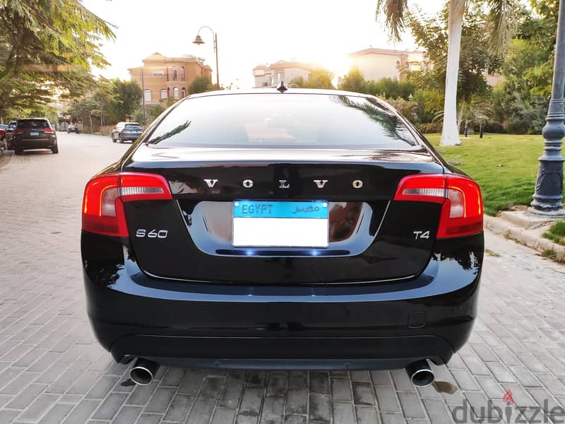 Volvo s60 2015 Black Edition 4