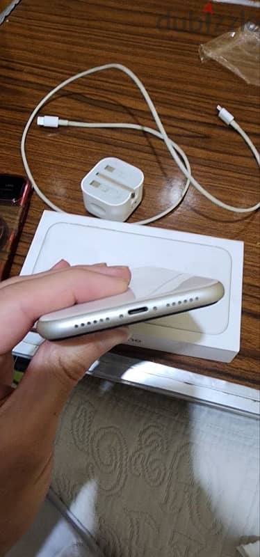 iphone 11 128 white للبيع 7