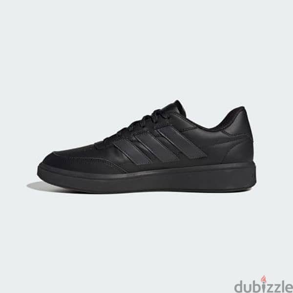 كوتشي اديداس اقل من سعره الف ونص مقاس 44 بدون فصال | Adidas Courtblock 5